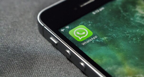 Meta remove 6,8 milhões de contas falsas no WhatsApp e lança novos recursos contra golpes