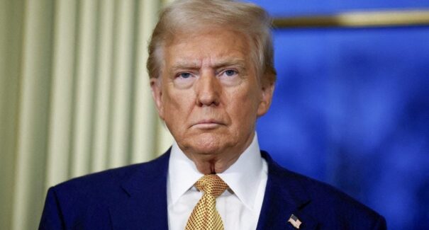 Trump ameaça emissoras nos EUA enquanto sanciona Brasil em nome da liberdade de expressão