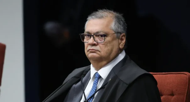 Dino abre inquérito contra Bolsonaro e 23 investigados da CPI da covid