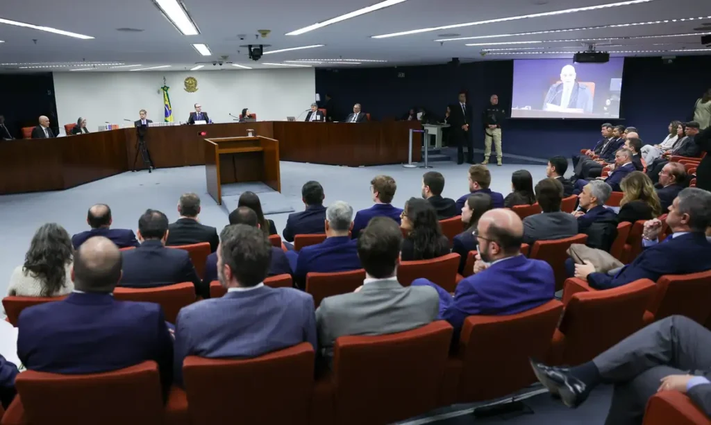 STF encerra primeiro dia do julgamento de Bolsonaro e mais sete réus