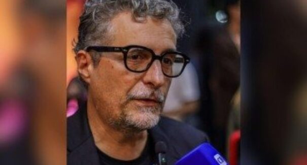 O Agente Secreto “é um filme que olha para a história do país”, diz Kleber Mendonça