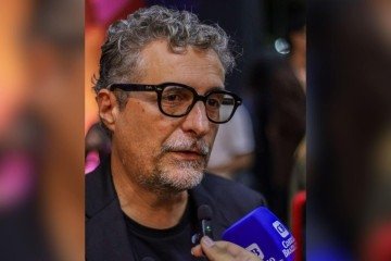 O Agente Secreto “é um filme que olha para a história do país”, diz Kleber Mendonça