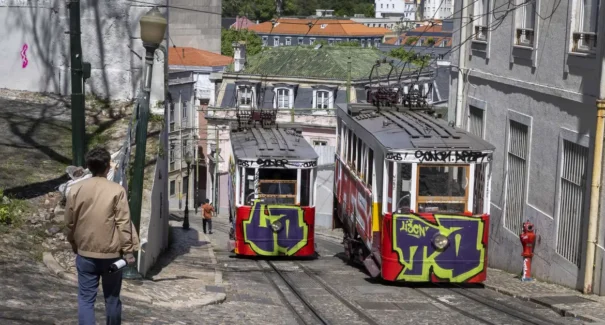 Acidente com bondinho em Lisboa deixa 15 mortos