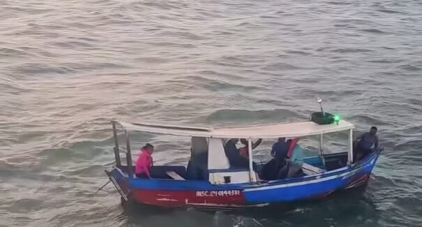 CTA resgata quatro pessoas de embarcação à deriva em Panaquatira