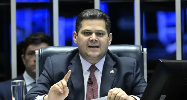 Alcolumbre manda arquivar PEC da Blindagem após rejeição da CCJ