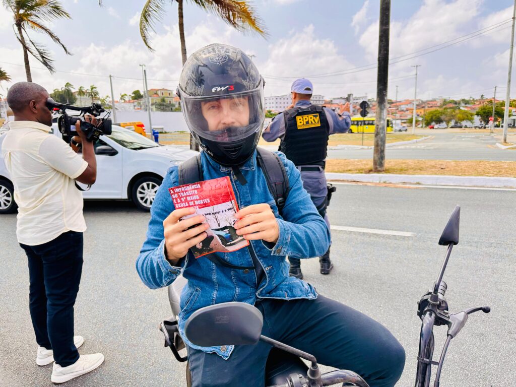 Detran realiza blitz educativa na abertura da Semana Nacional de Trânsito 2025