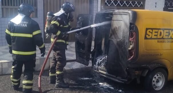 Incêndios: bombeiros controlam incêndio em veículo dos Correios e em trailer de lanches em São Luís