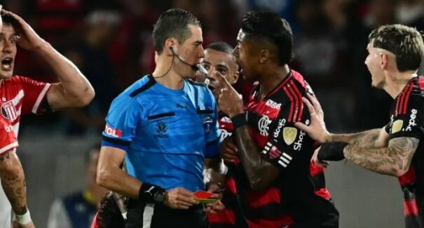 Flamengo comunica que tomará providências na Conmebol após arbitragem polêmica