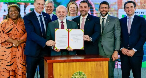 Pedro Lucas prestigia sanção de projetos sobre segurança alimentar e comemora aprovação de lei contra desperdício de alimentos