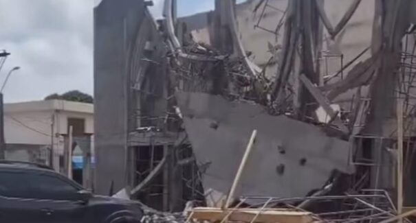 Fachada da Igreja de Nossa Senhora do Perpétuo Socorro desaba na Cohab