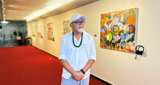 Exposição “40 Anos da Democracia – Entre Traços e Cores” chega ao Rio de Janeiro com arte, música e reflexão