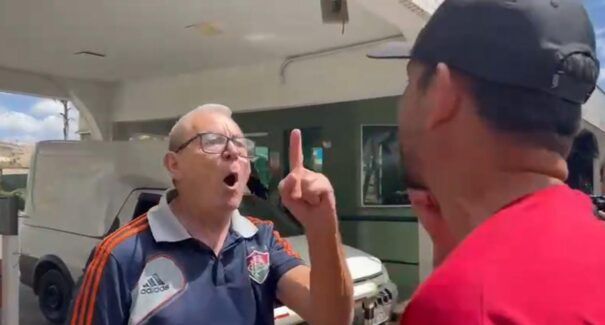 Manifestante e bolsonarista brigam em frente à casa do ex-presidente; veja