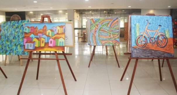Exposição “70 mais cores” de Fábio Vidotti está em cartaz no Fórum Des. Sarney Costa