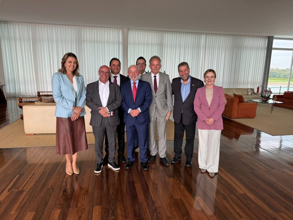 O senador Weverton Rocha (PDT-MA) e lideranças do PDT se reuniram na última quarta-feira (17) com o presidente Luiz Inácio Lula da Silva (Foto: Divulgação)