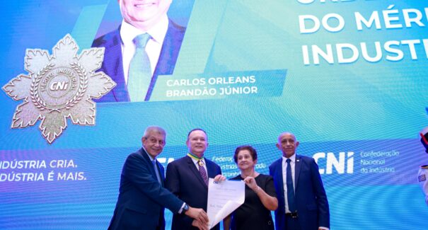 Governador Carlos Brandão recebe Medalha da Ordem do Mérito Industrial da CNI