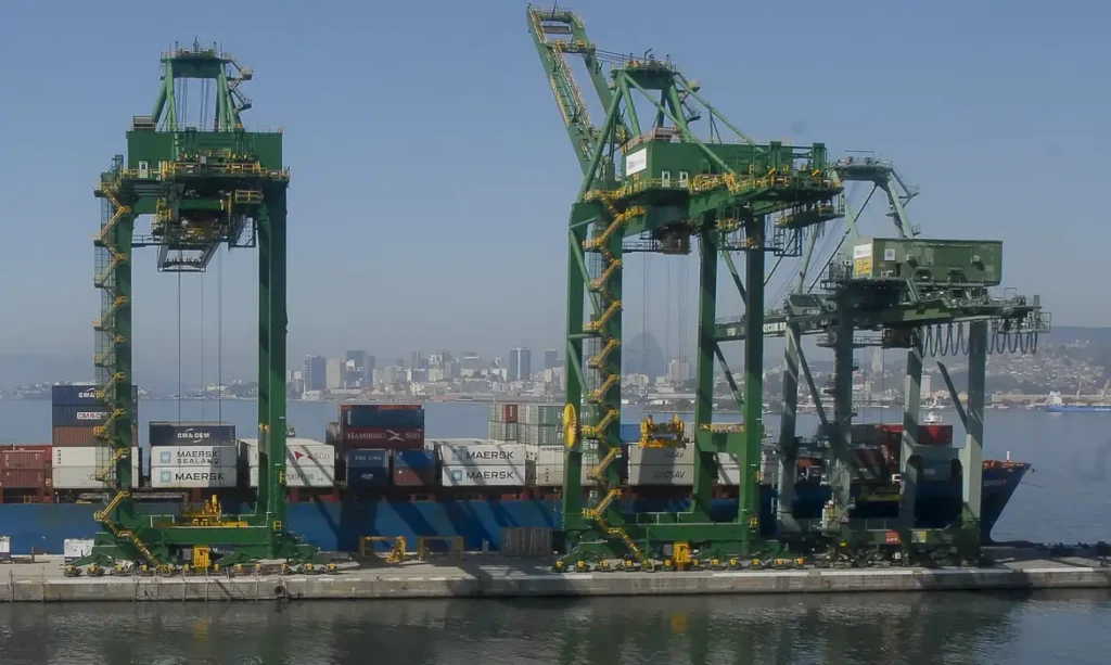 Portos movimentam em julho o maior volume de cargas da história