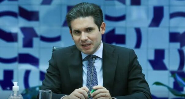 Hugo Motta anuncia prioridade para votação do acordo Mercosul–União Europeia