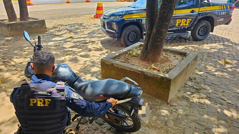 Moto adulterada e com registro de roubo é recuperada na BR-222, em Santa Luzia do Tide