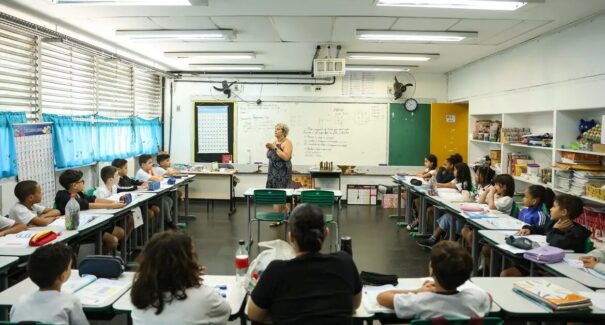 Carteira nacional do professor será entregue em outubro, anuncia MEC