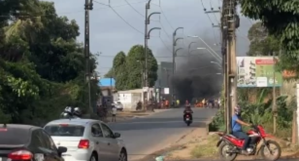 Manifestantes bloqueiam Estrada da Maioba