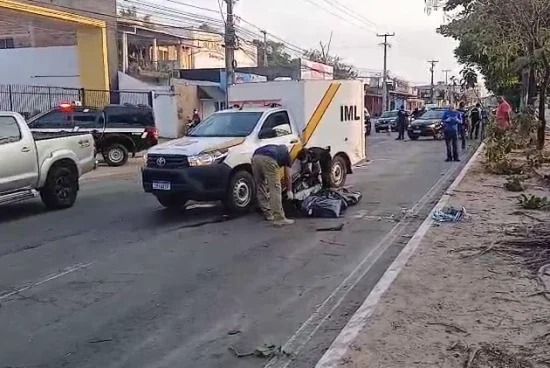 Mulher morre após ser derrubada de moto e baleada na Av. Daniel de La Touche, em São Luís