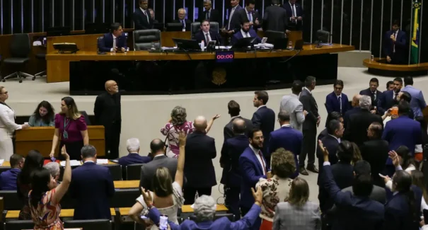 Motta anuncia votação de urgência para projeto de anistia a golpistas