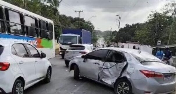 Tentativa de sequestro termina em acidente na Estrada de Ribamar