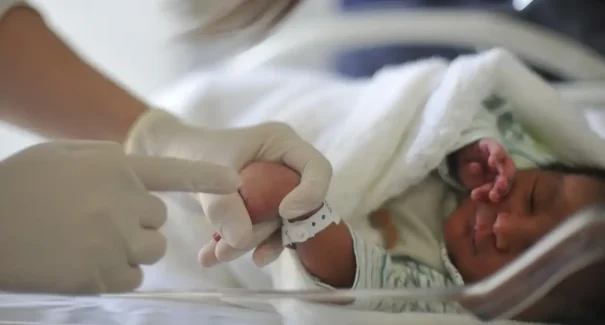 Lei sancionada prioriza redução da mortalidade de bebês prematuros e mães no Brasil