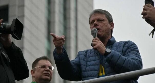 Anistia de Bolsonaro: Tarcísio retorna a Brasília para reforçar articulação