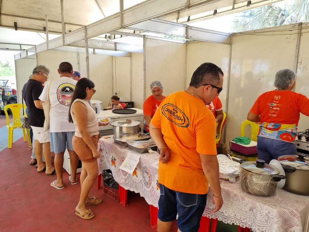 Participantes e público durante o 1º Circuito Gastronômico do Delta em Araioses. (Foto: Sebrae/Divulgação)