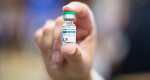 Maranhão recebe 48 unidades do antídoto fomepizol para tratar intoxicações por metanol