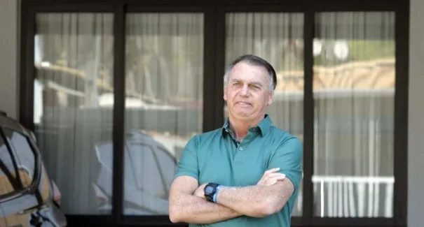 Moraes autoriza Bolsonaro a realizar festa de 15 anos da filha em casa