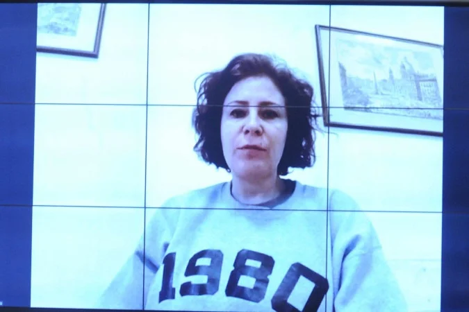 Carla Zambelli afirma ser 