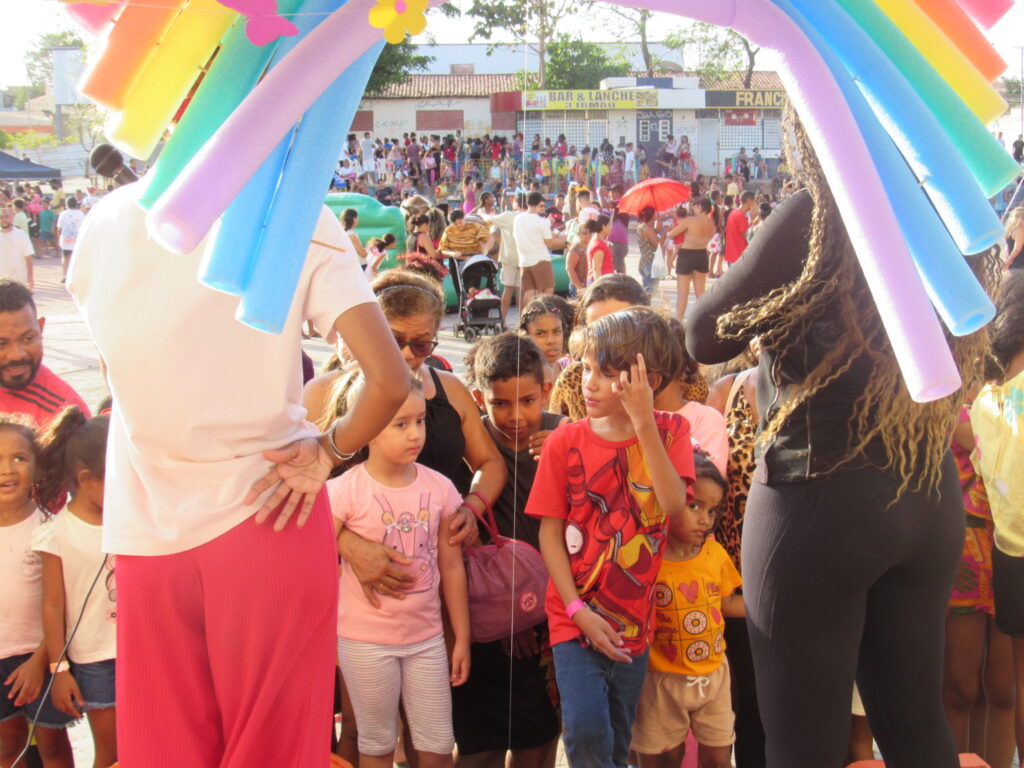 “Quebrada Brincante” transforma ruas do Angelim em palco para Dia das Crianças