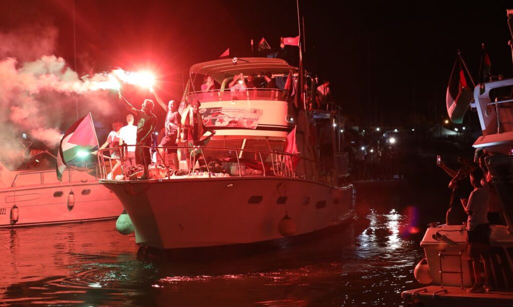 Barco interceptado (Foto: Reuters/Mohammed Mdalla)