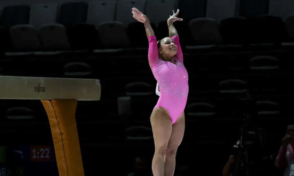 Brasil encerra Mundial de Ginástica sem medalhas; Flávia Saraiva fica em quarto na trave