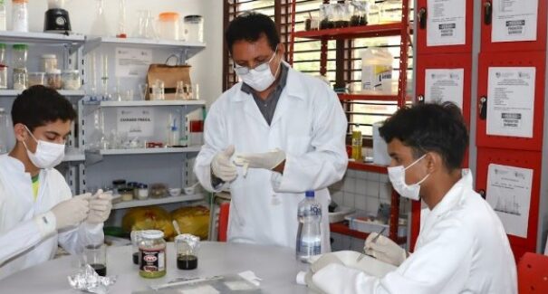 Estudante do Programa Cientista Aprendiz da Uemasul descobre nova bactéria com potencial agrícola