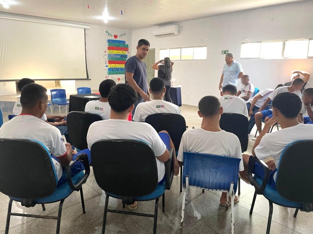 Ao todo, 11 socioeducandos receberam o certificado do curso de Pintura Predial (Foto: Divulgação)