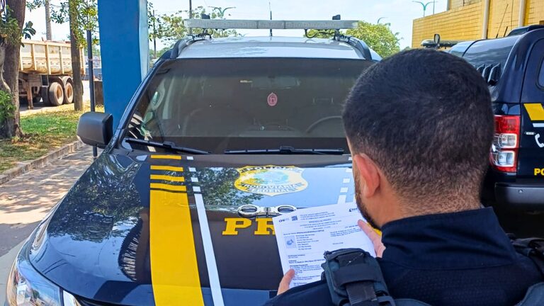 O homem foi detido pela equipe da PRF e conduzido à Delegacia de Polícia Civil da região para apresentação à autoridade policial (Foto: Divulgação/PRF-MA)