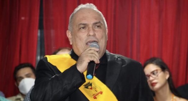Prefeito é investigado por nepotismo após nomear parente como secretário adjunto