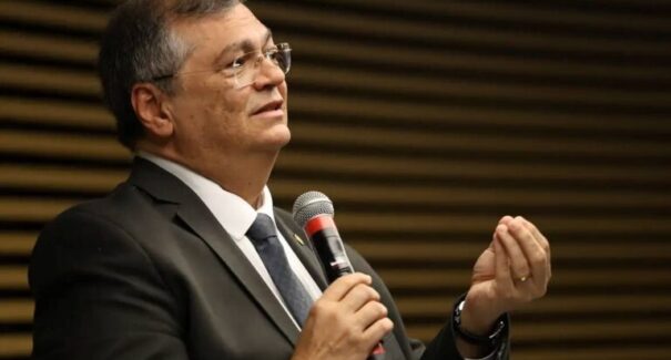 Flávio Dino impede realização de eleições e quaisquer atos judiciais na Federação