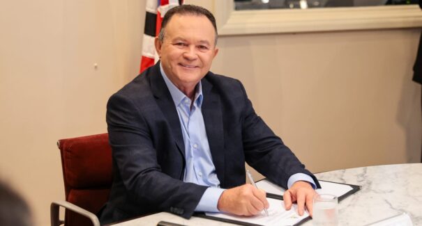Governador anuncia novos investimentos para os professores do Maranhão, anuncia concurso e destaca reformas
