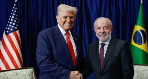 Lula e Trump se encontram pela primeira vez para tratar de tarifas e sanções aplicadas ao Brasil