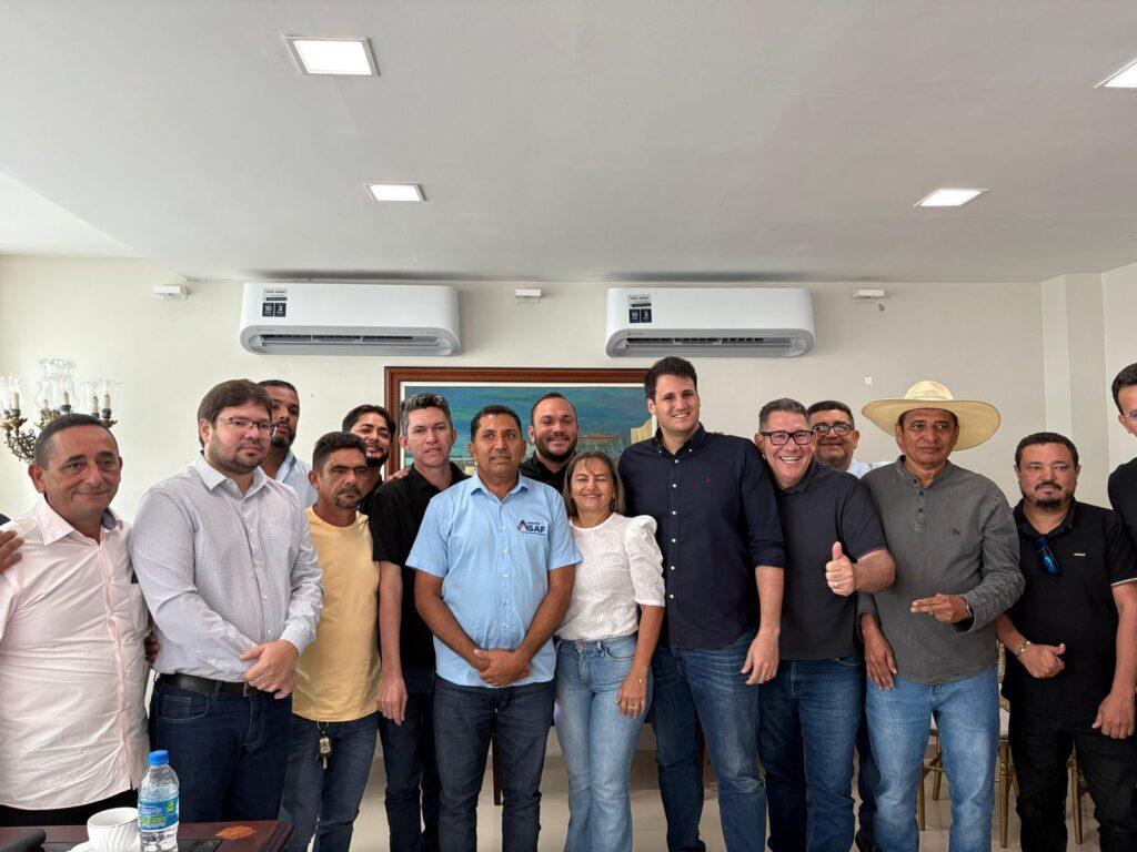 Adhemar Freitas Jr. participa de reunião com lideranças da região tocantina. Foto: Assessoria