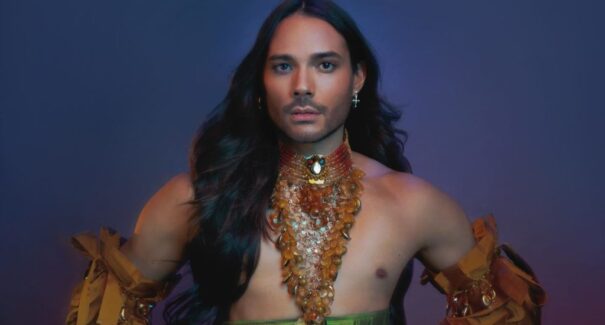 Em nova turnê, Paolo Ravley sobe ao palco do Teatro Sesc com novos sucessos da carreira