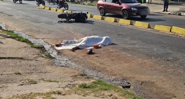Vídeo: motociclista morre atropelado por van em São José de Ribamar