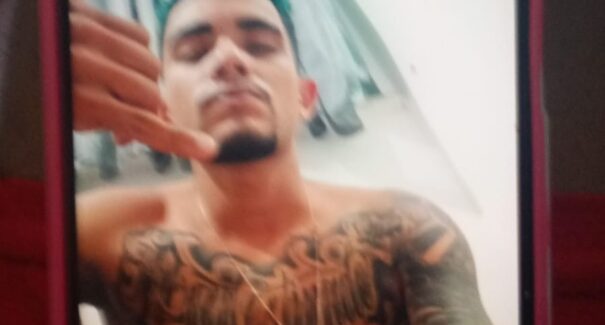 Motociclista de aplicativo é encontrado morto com lesões na cabeça e perfuração no tórax