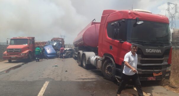 Engavetamento na BR-135: Campo de Perizes é palco de série de acidentes