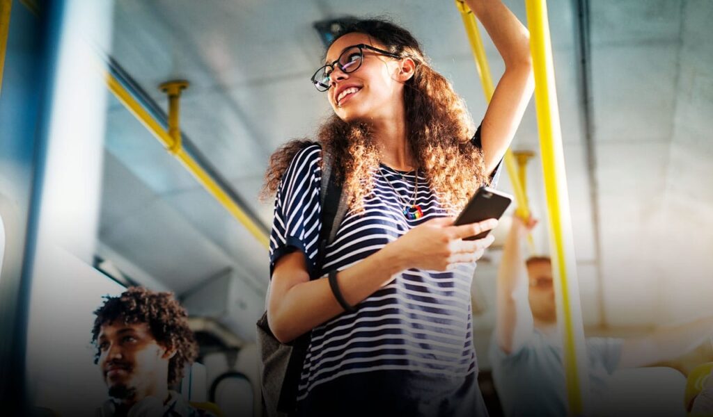 Governo do Maranhão entrega cartões do transporte universitário e anuncia ampliação de políticas para a juventude