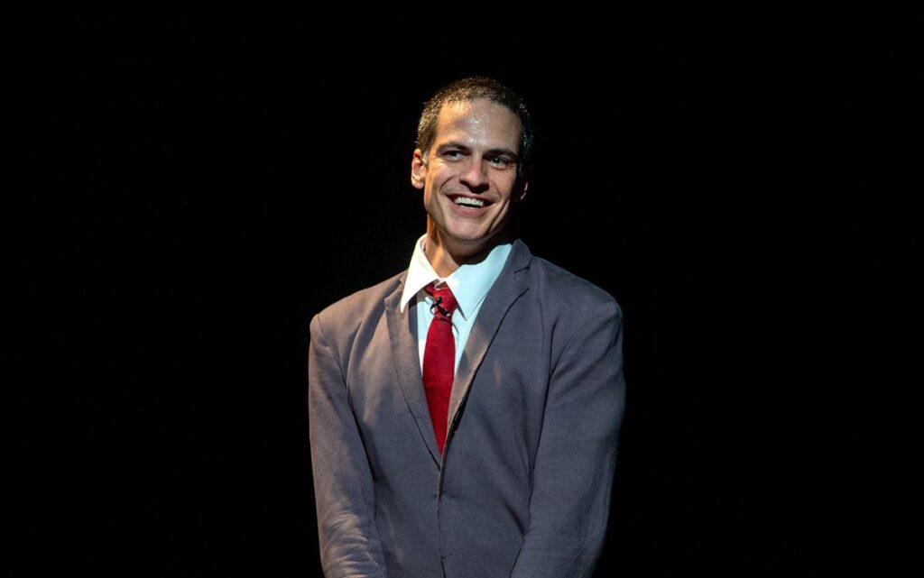 A direção é de Miguel Thiré, com colaboração dramatúrgica de Isabel Teixeira e do próprio Solano (Foto: Divulgação)